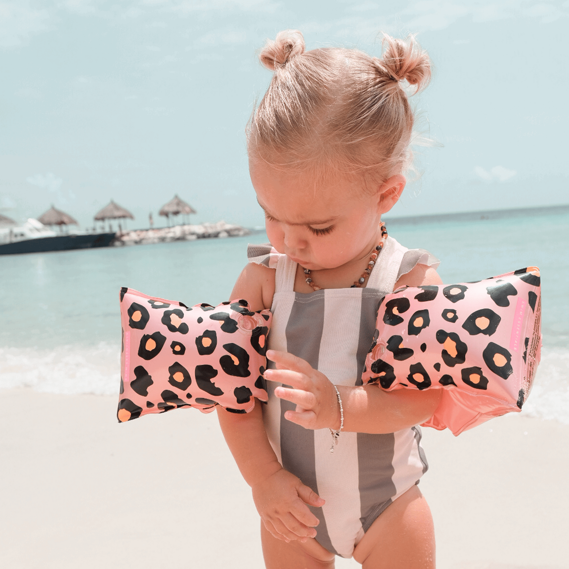 zwembandjes-0-2-jaar-rosé-panterprint-swim-essentials-5